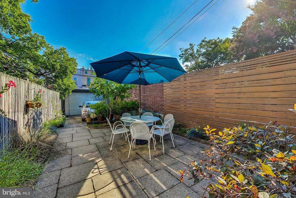 1114 Fairmont St NW