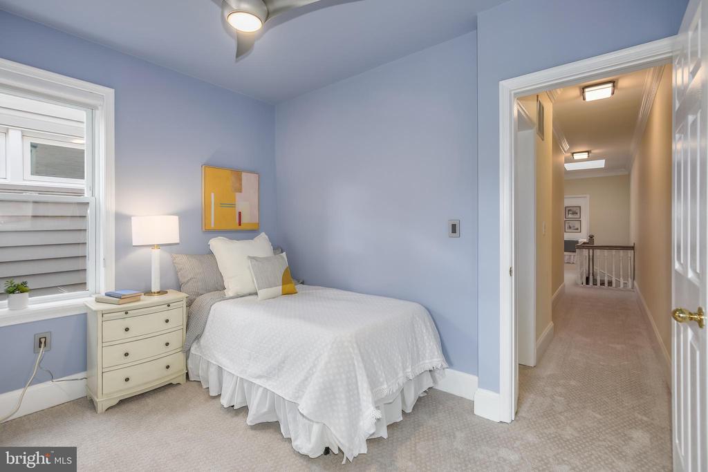 1114 Fairmont St NW