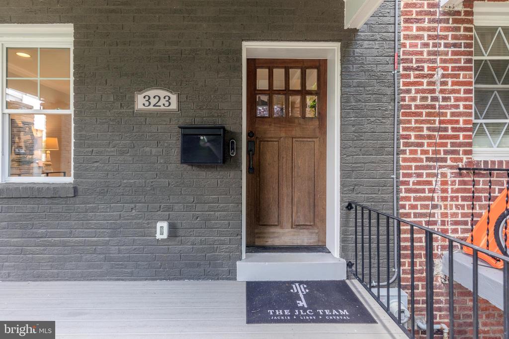 323 18th Pl NE