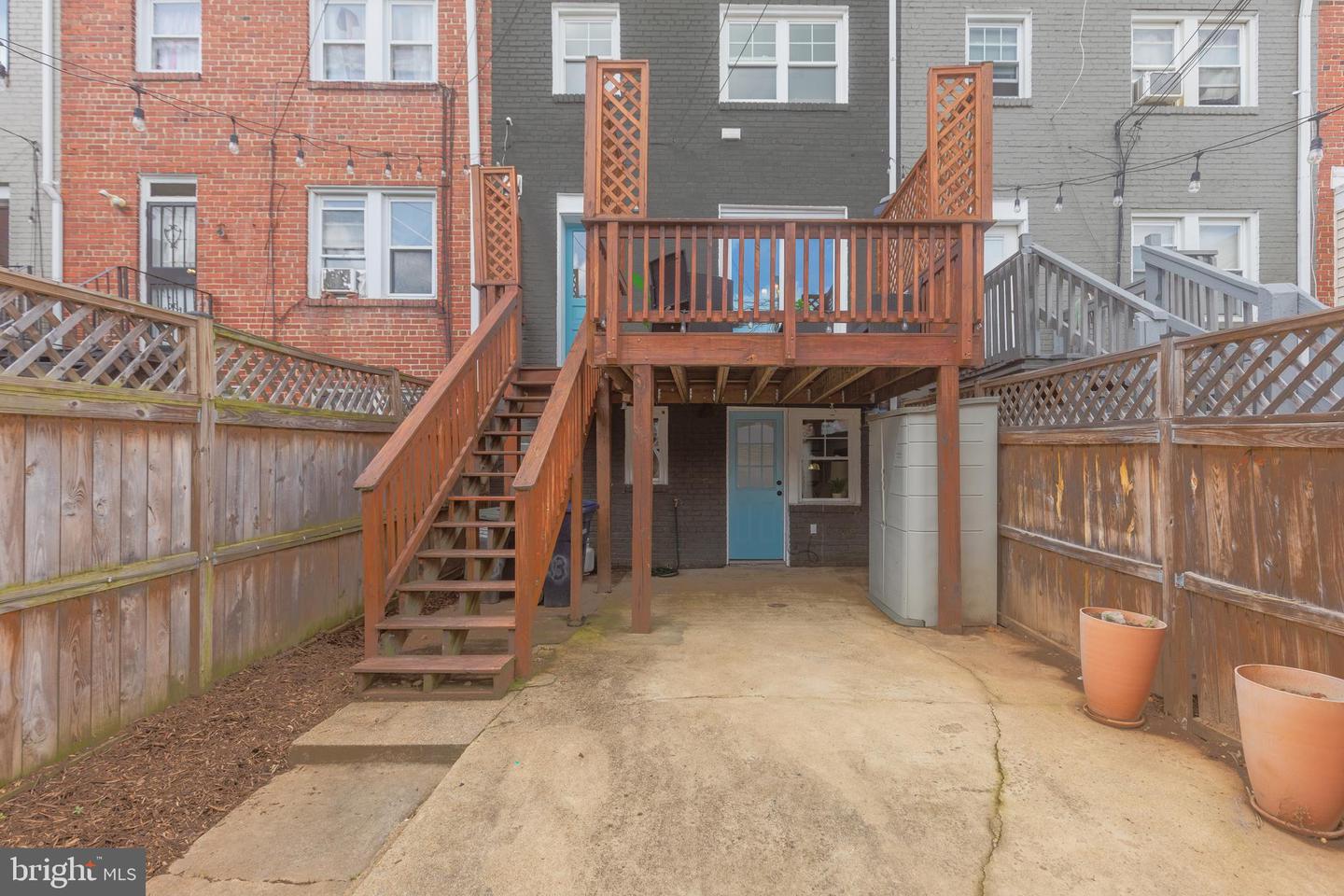 323 18th Pl NE