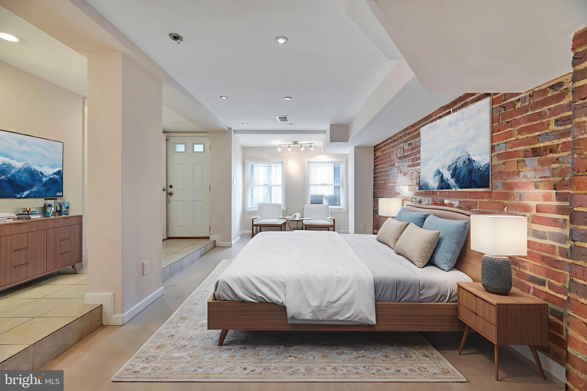 1403 ORREN STREET NE