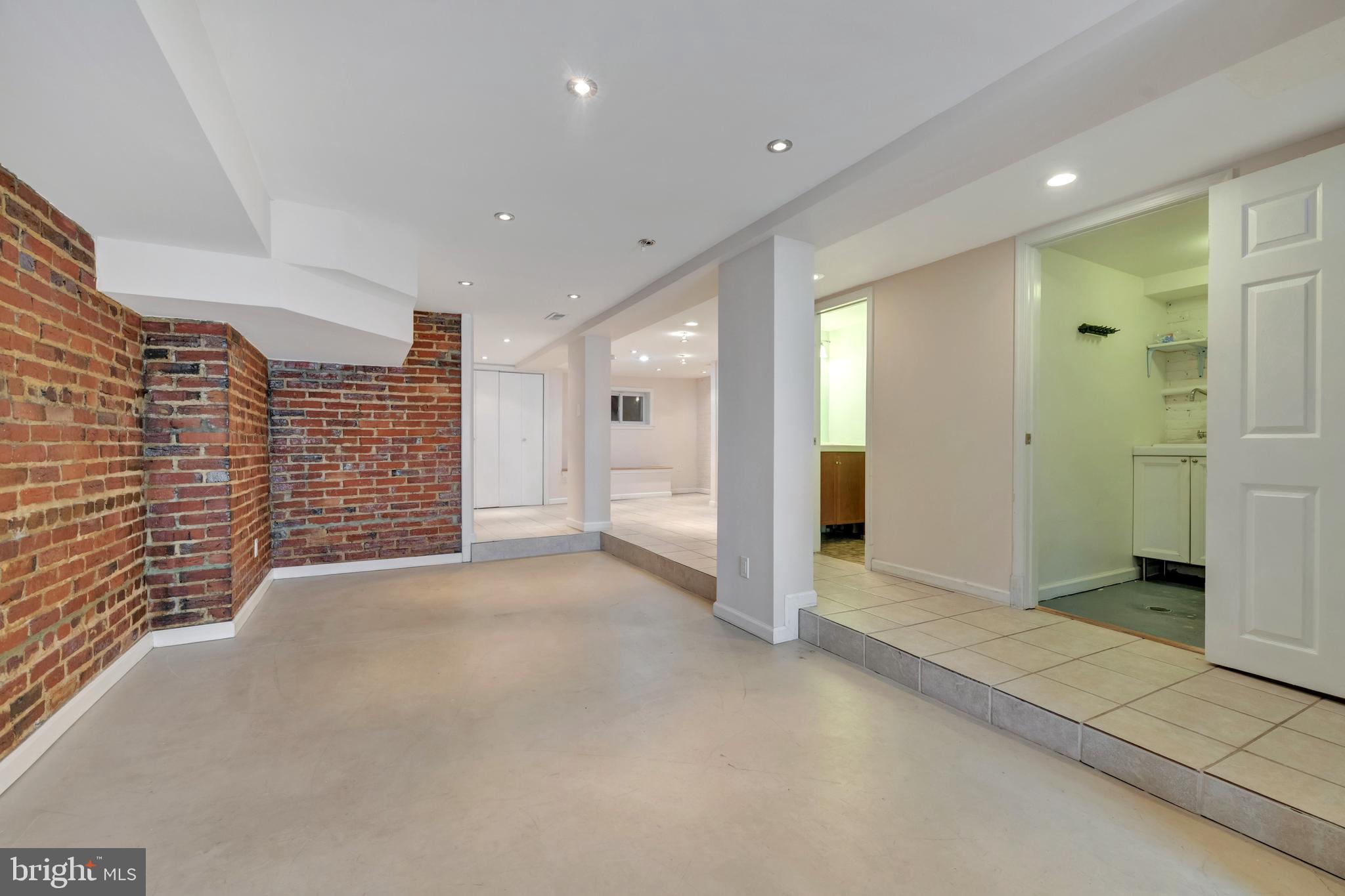 1403 ORREN STREET NE