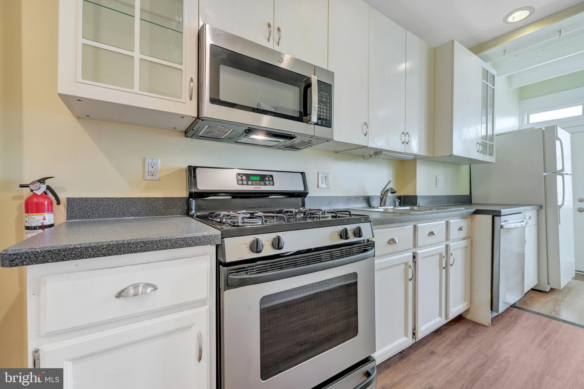 1403 ORREN STREET NE