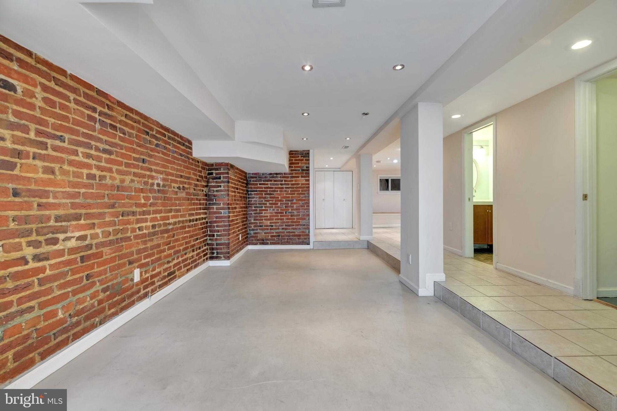 1403 ORREN STREET NE