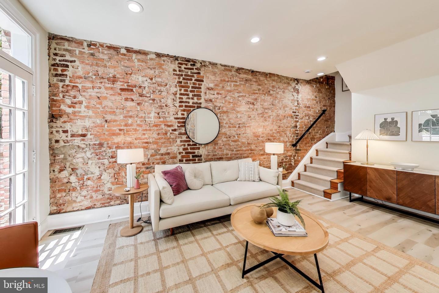 2702 N St NW