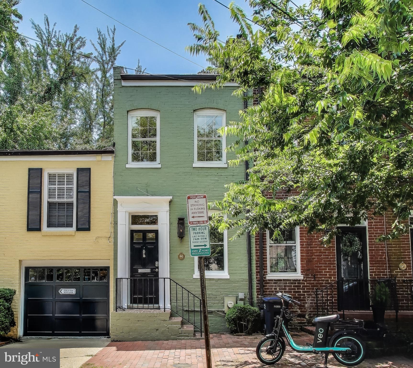 2702 N St NW