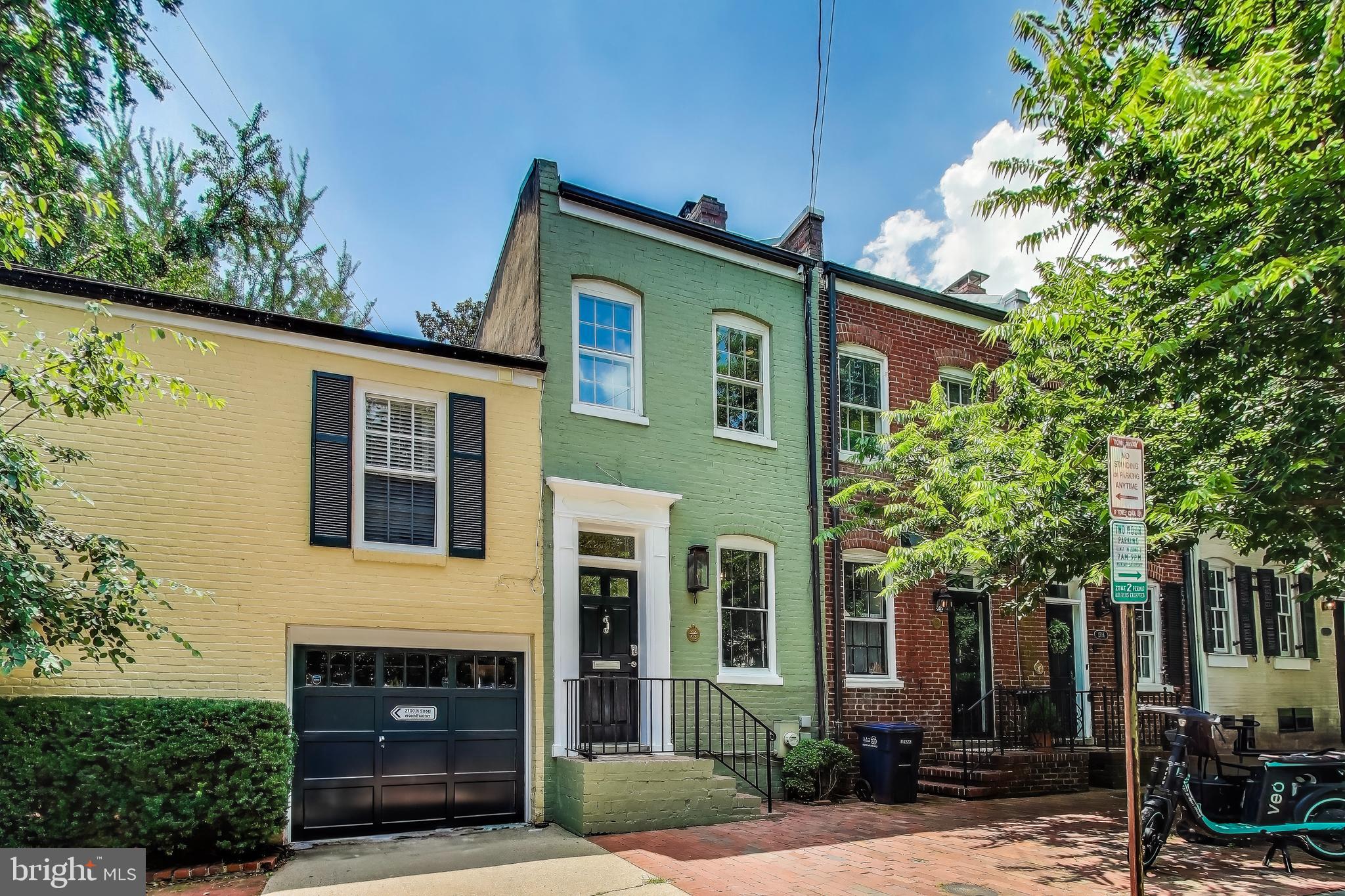 2702 N St NW