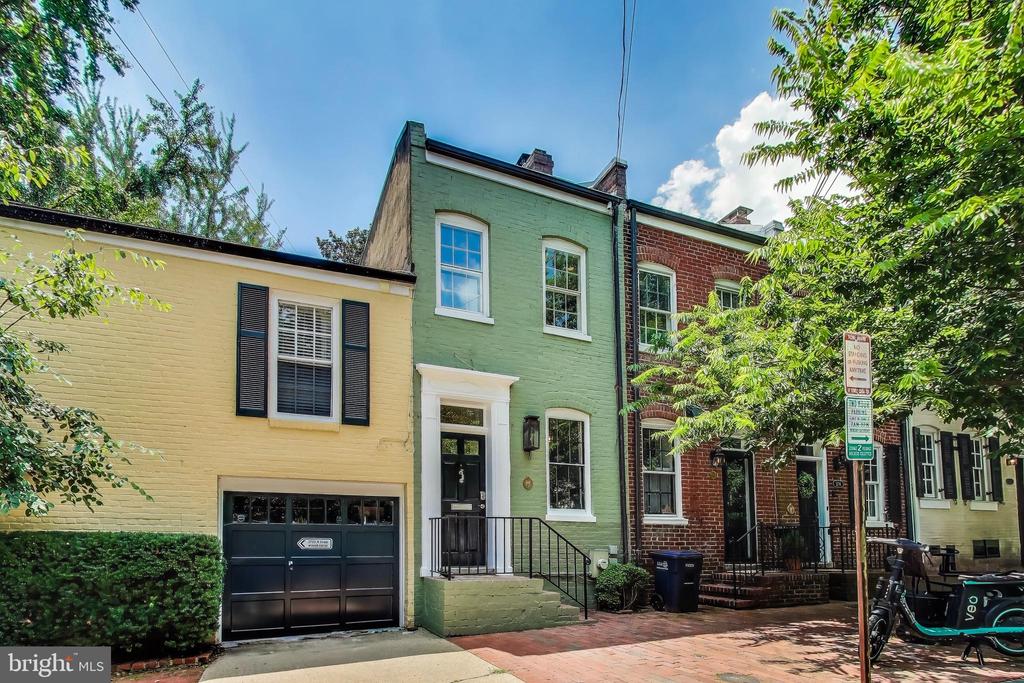 2702 N St NW