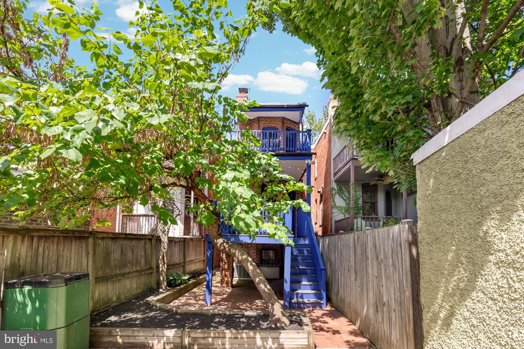 1321 E EAST CAPITOL STREET SE