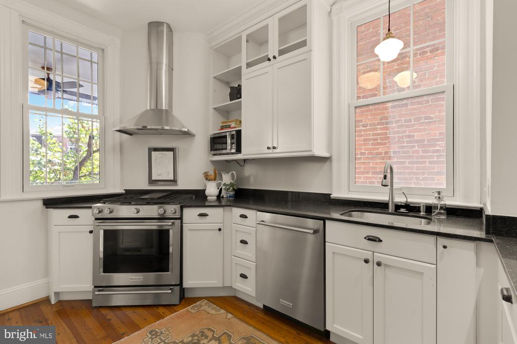 1321 E EAST CAPITOL STREET SE