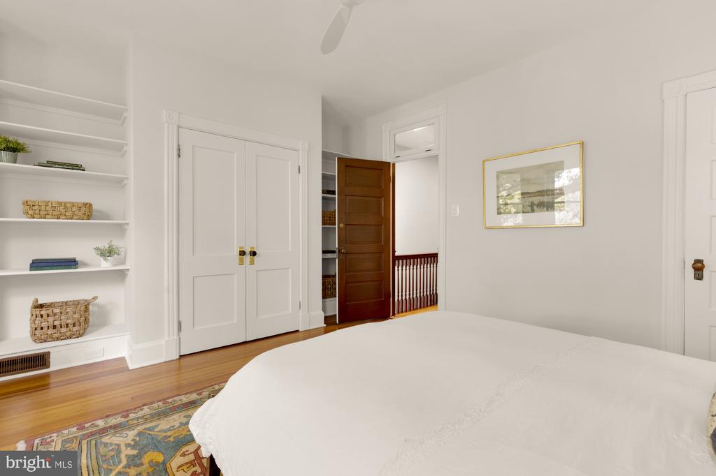 1321 E EAST CAPITOL STREET SE