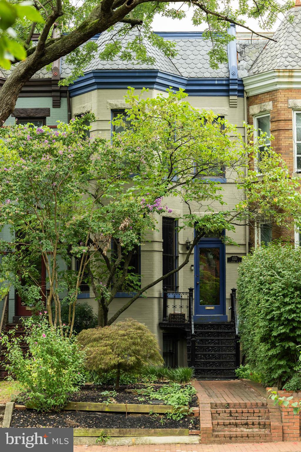 1321 E EAST CAPITOL STREET SE
