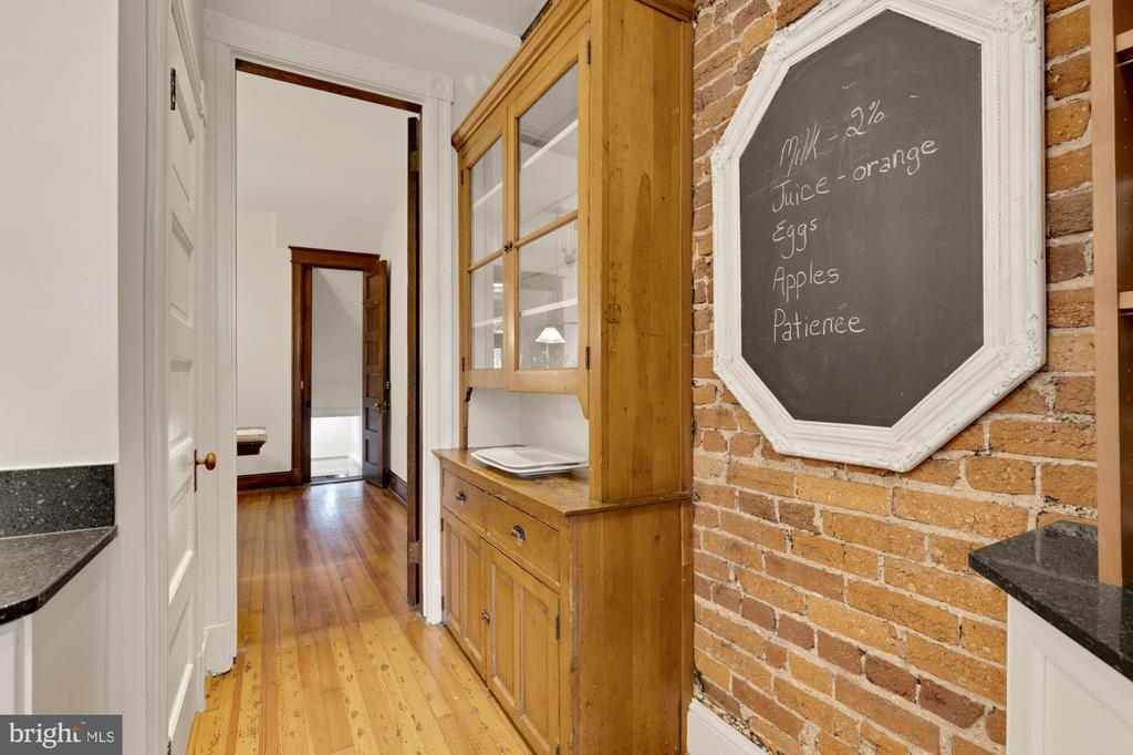 1321 E EAST CAPITOL STREET SE