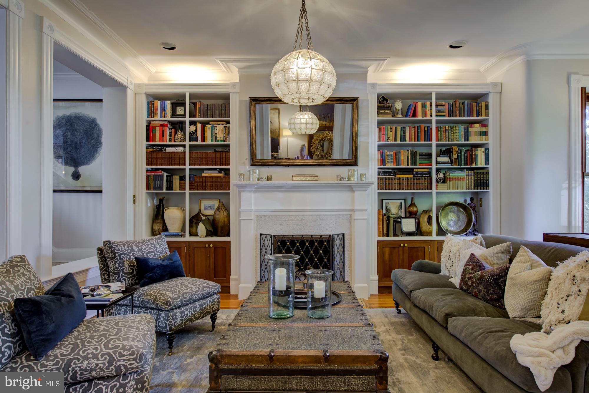 907 EAST CAPITOL STREET SE