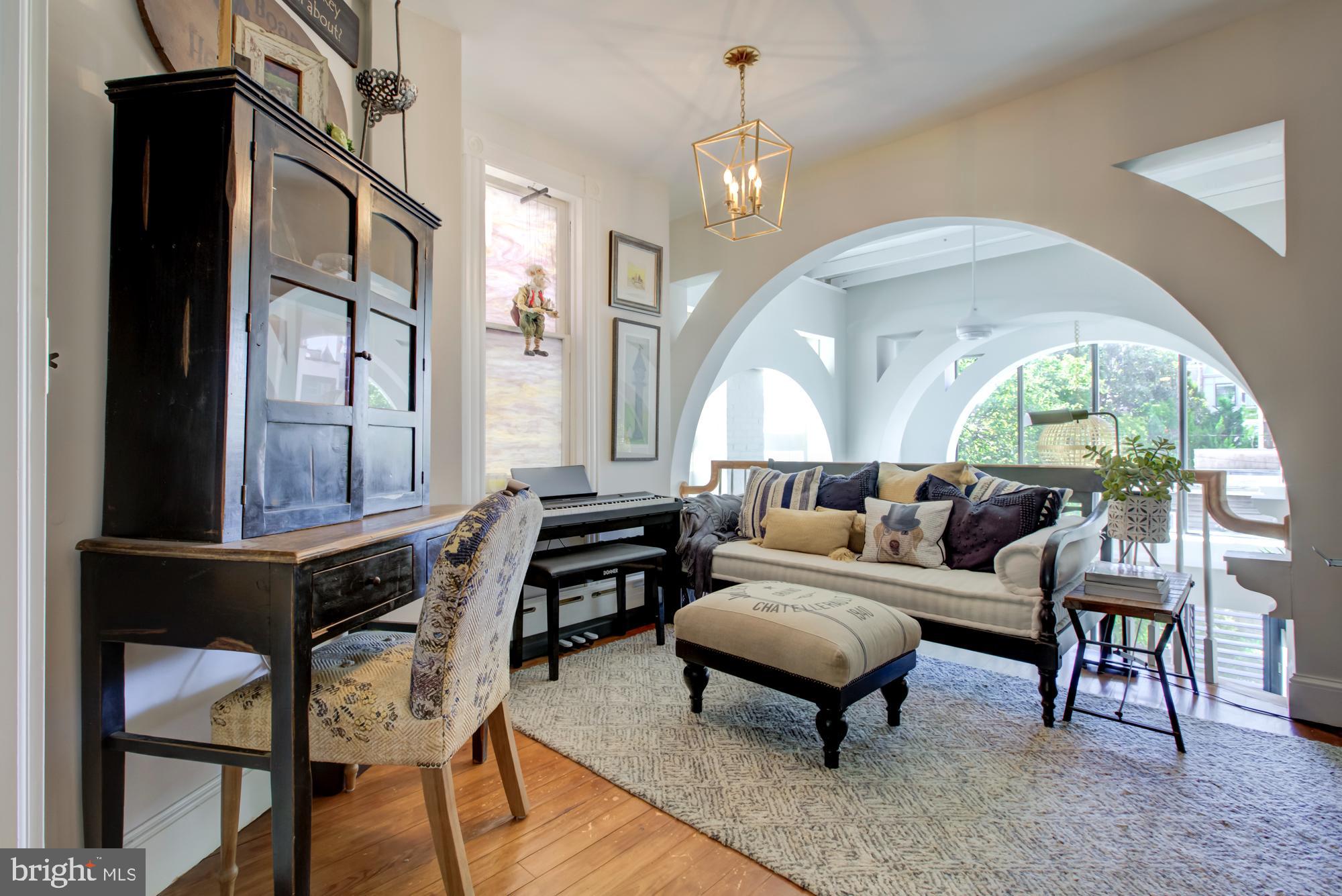 907 EAST CAPITOL STREET SE