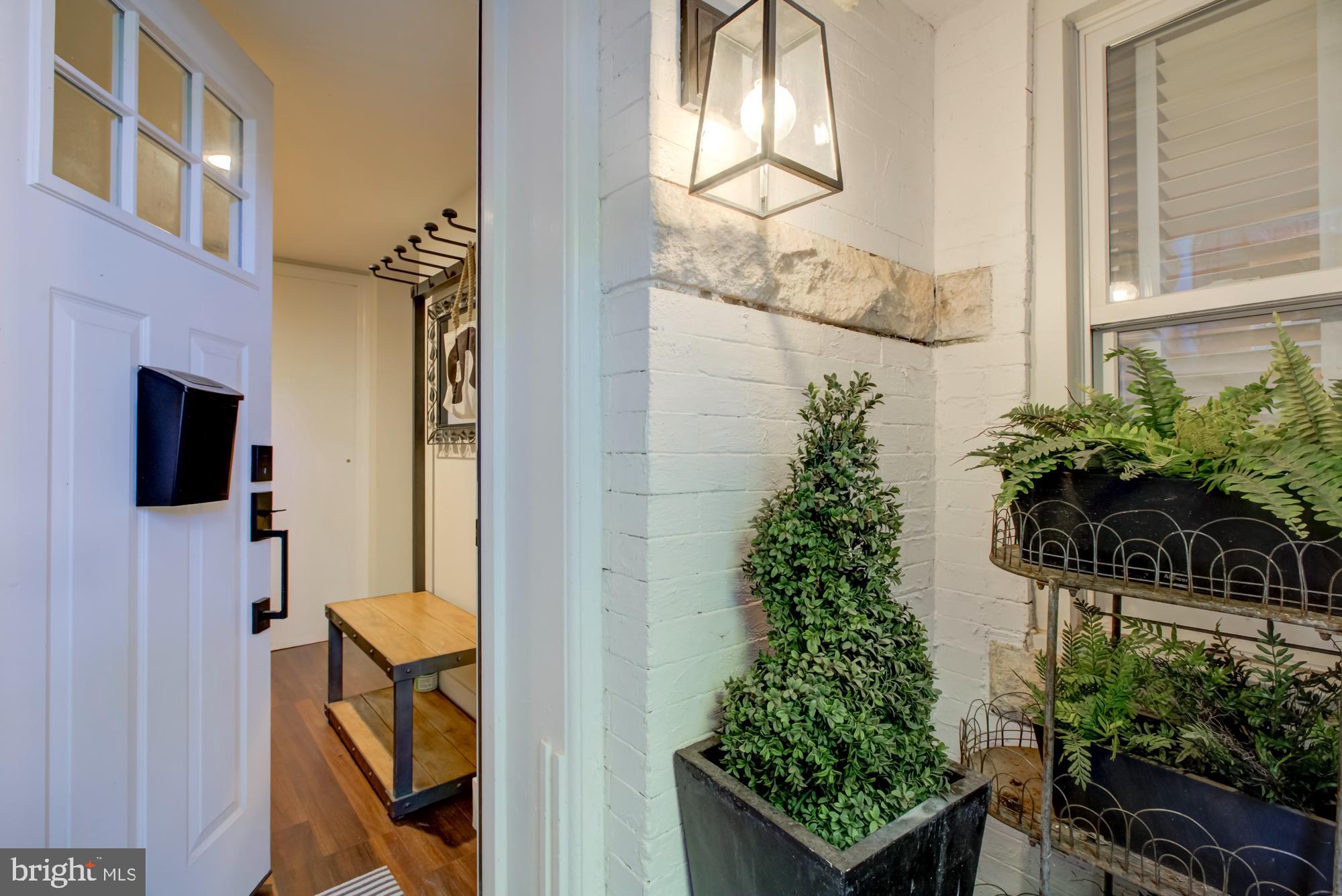 907 EAST CAPITOL STREET SE