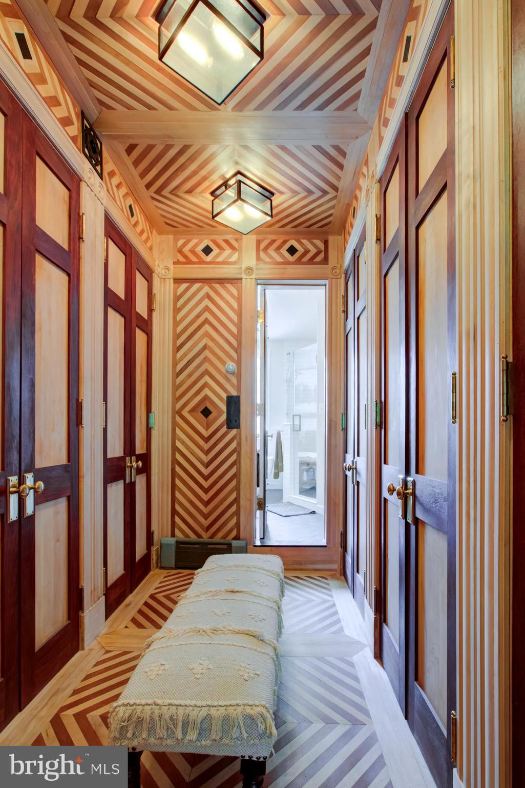 907 EAST CAPITOL STREET SE