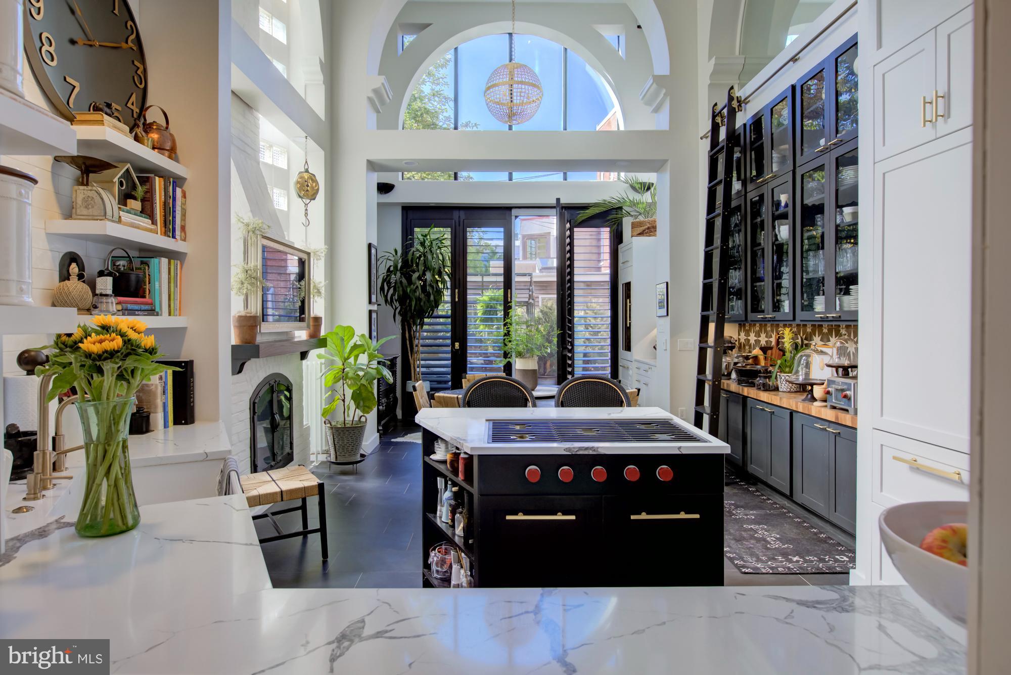 907 EAST CAPITOL STREET SE