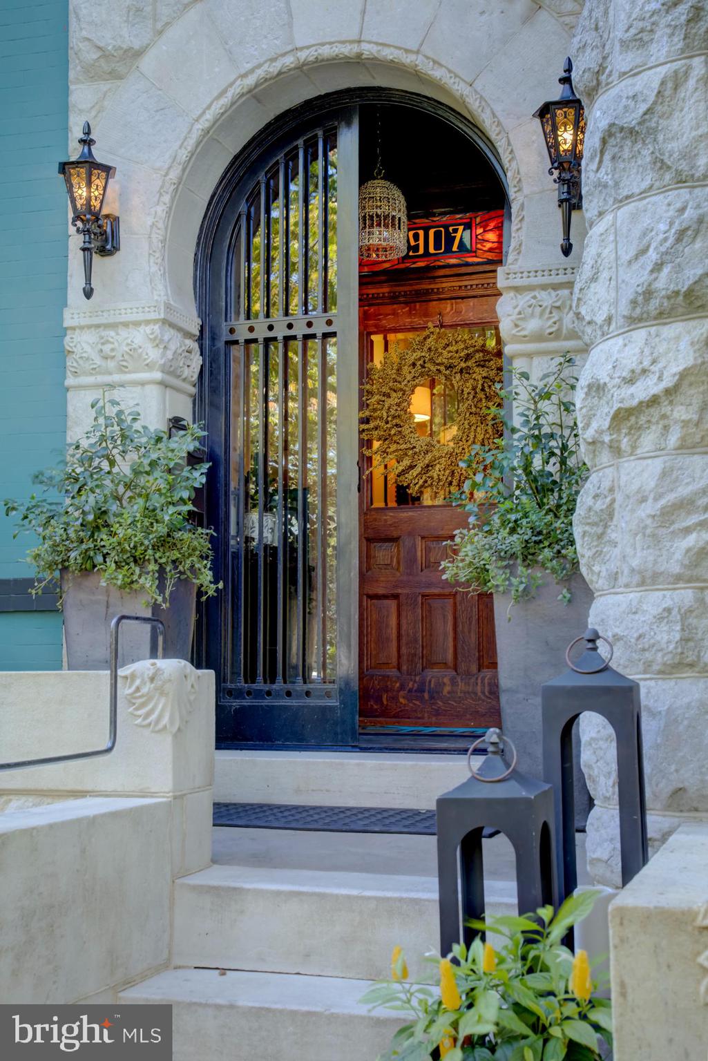 907 EAST CAPITOL STREET SE