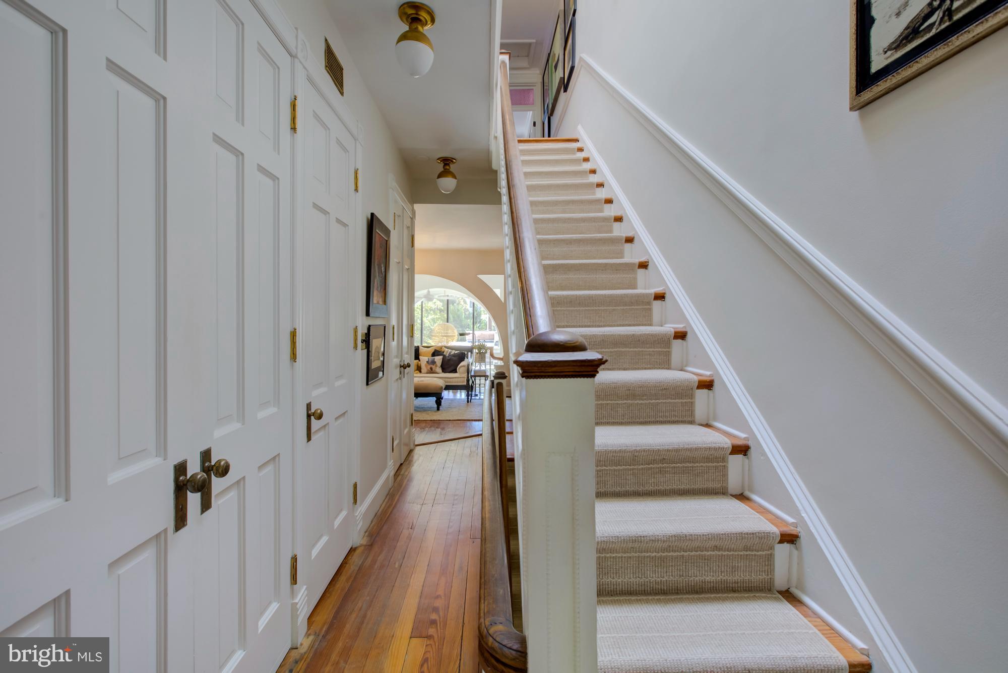 907 EAST CAPITOL STREET SE