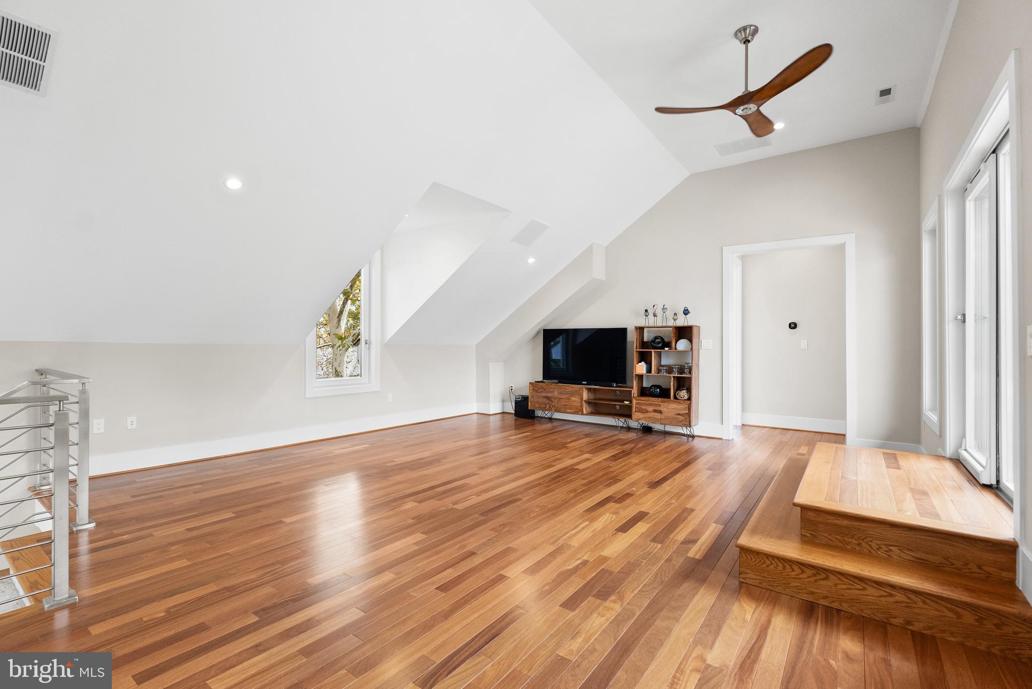 5152 LINNEAN TERRACE NW