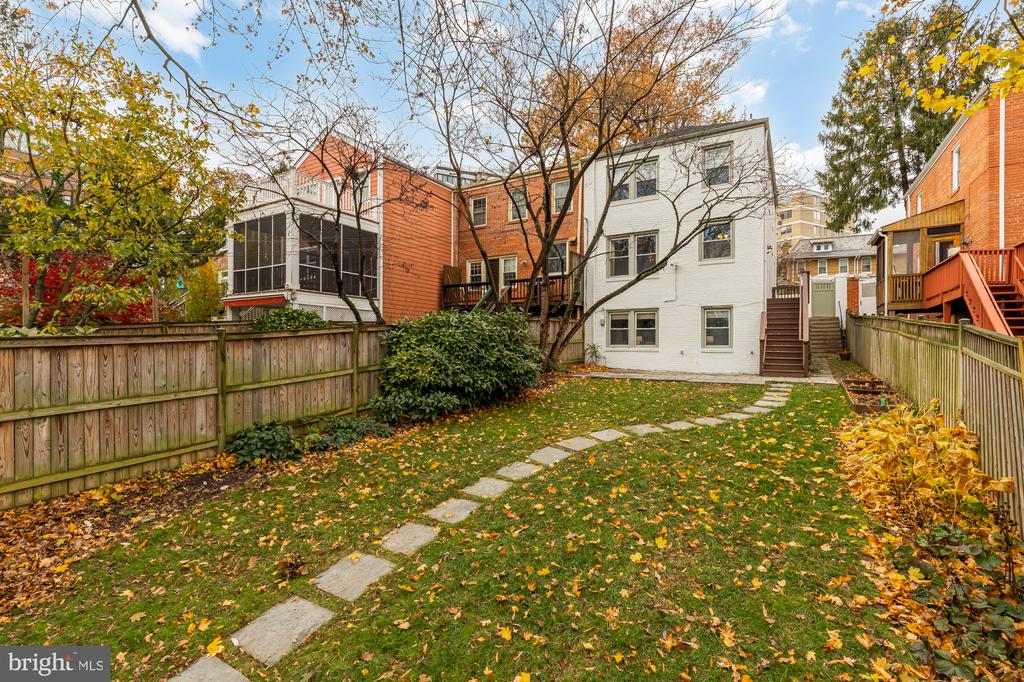 5221 CHEVY CHASE PARKWAY NW