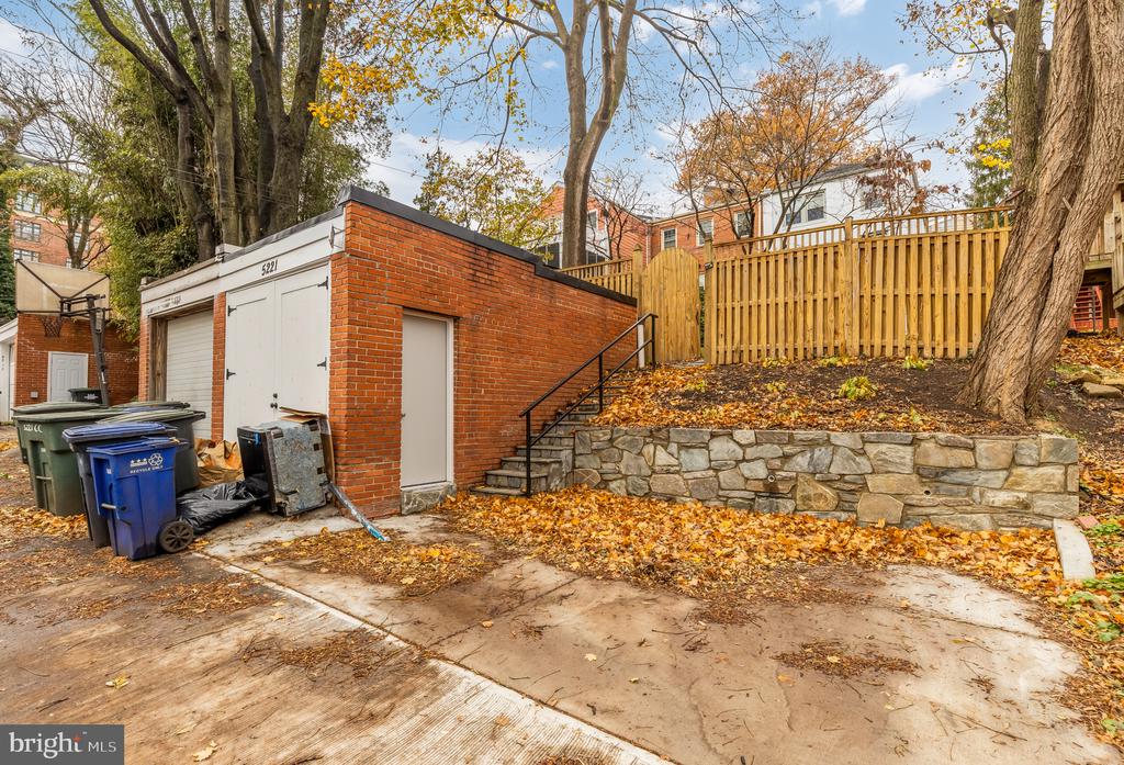 5221 CHEVY CHASE PARKWAY NW