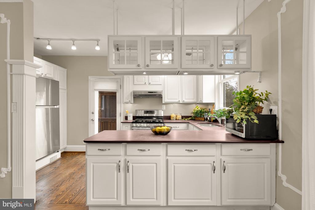5221 CHEVY CHASE PARKWAY NW