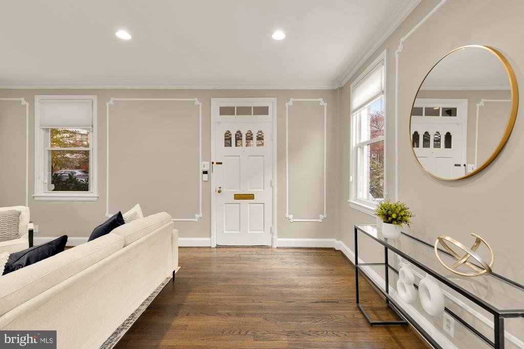 5221 CHEVY CHASE PARKWAY NW