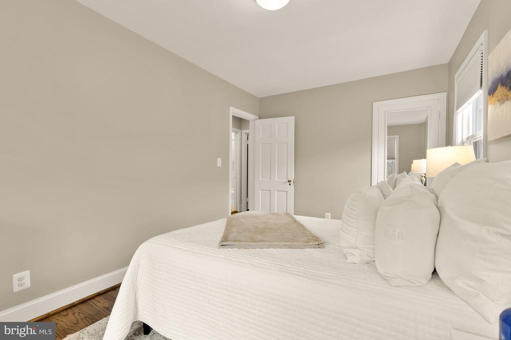 5221 CHEVY CHASE PARKWAY NW