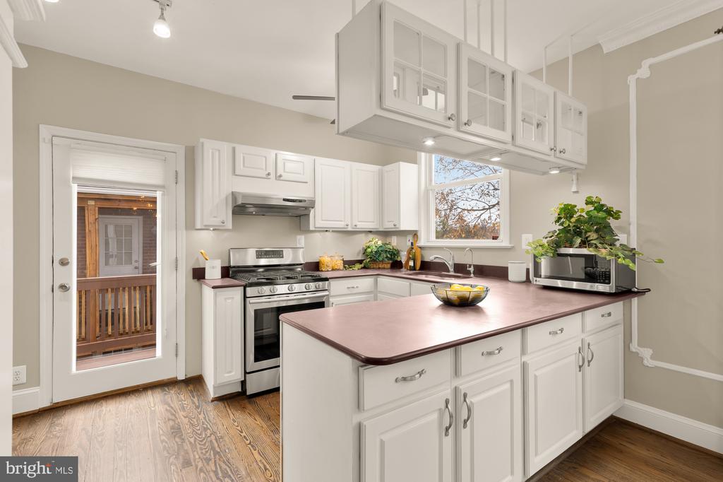 5221 CHEVY CHASE PARKWAY NW