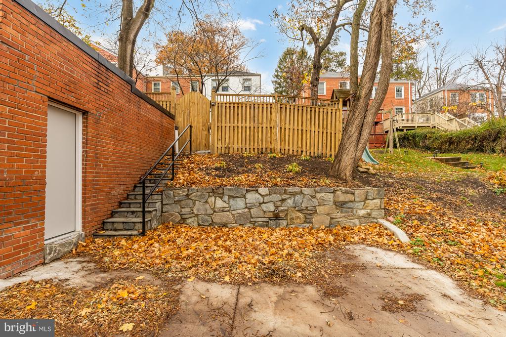 5221 CHEVY CHASE PARKWAY NW