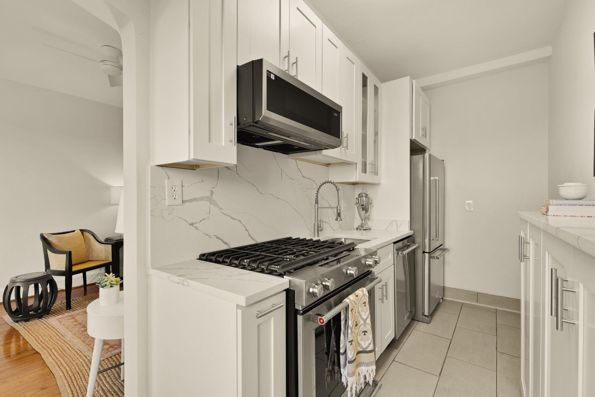 644 MASSACHUSETTS AVENUE NE 400