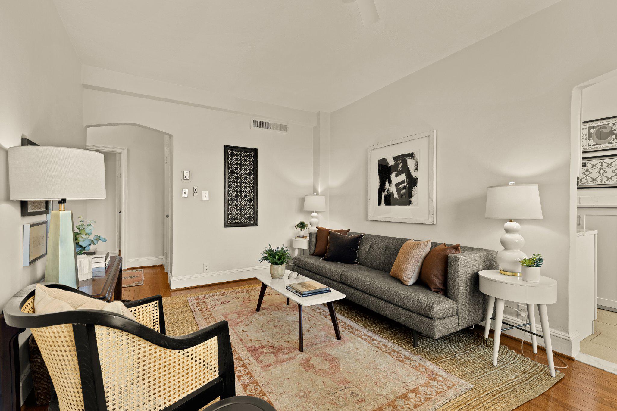 644 MASSACHUSETTS AVENUE NE 400