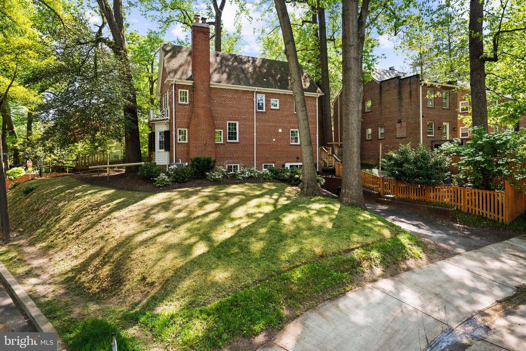 3701 JOCELYN STREET NW