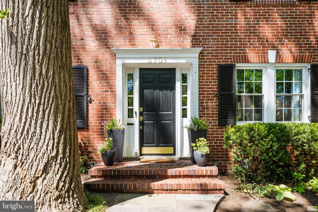 3701 JOCELYN STREET NW