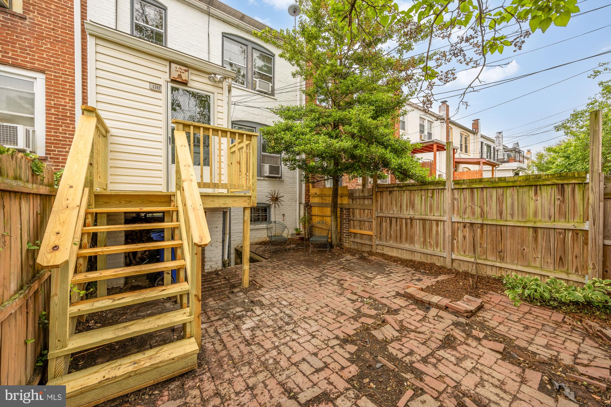 1343 IVES PLACE SE