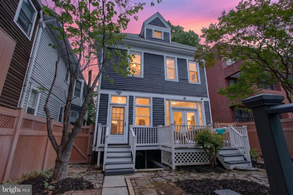1870 NEWTON STREET NW