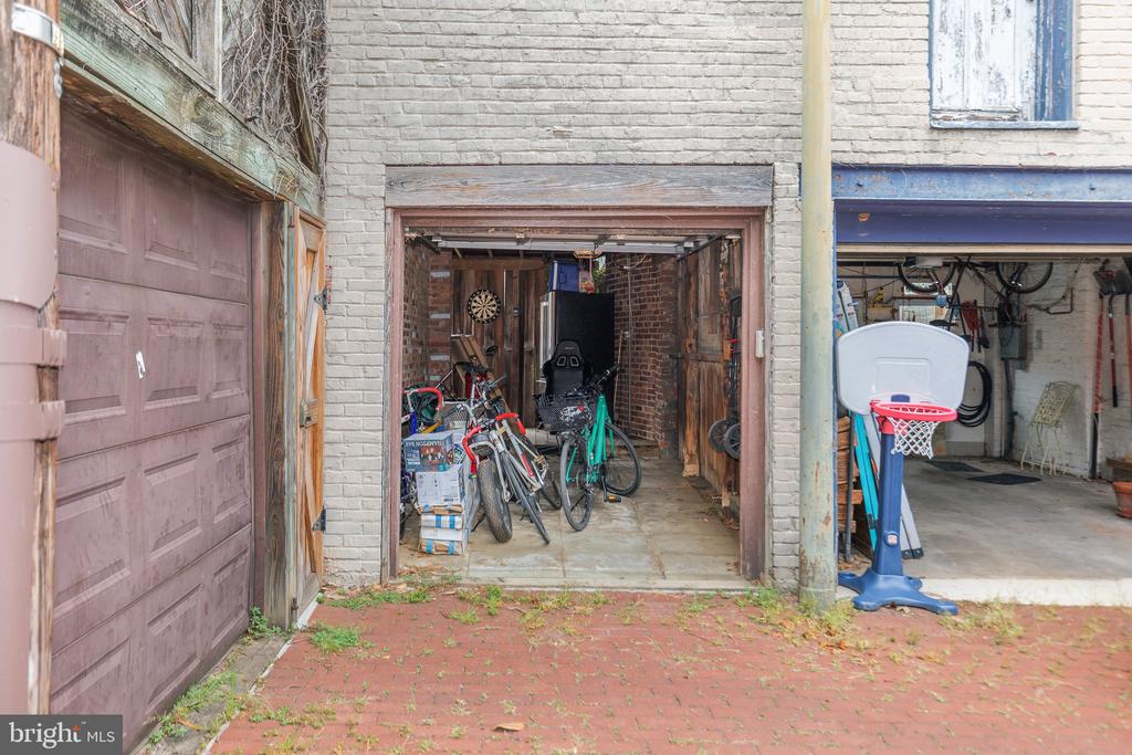 607 CONSTITUTION AVENUE NE