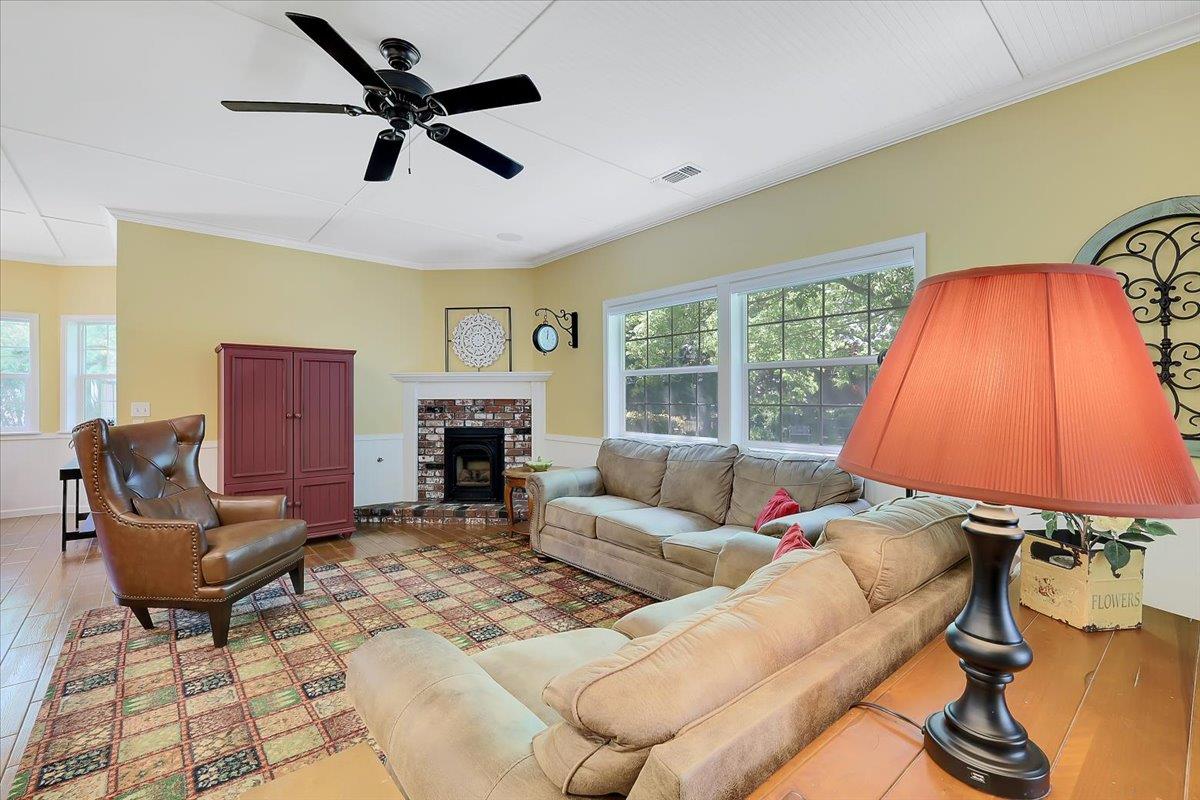 685 Saddleback Drive