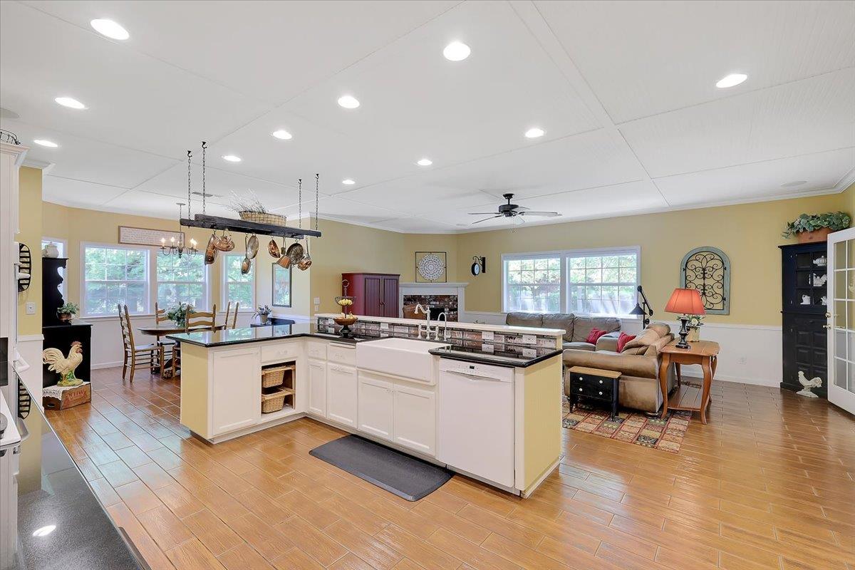 685 Saddleback Drive