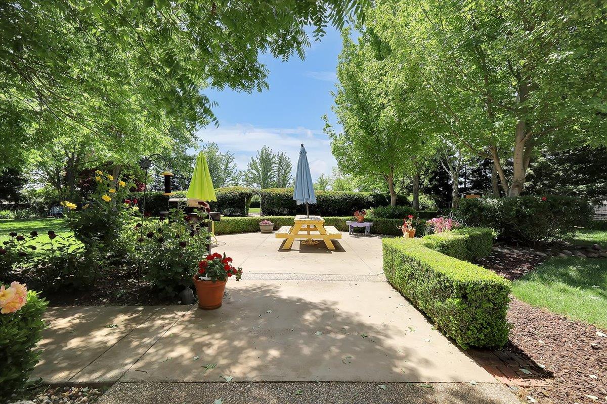 685 Saddleback Drive