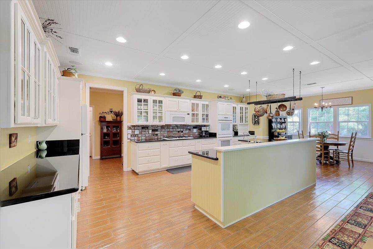 685 Saddleback Drive