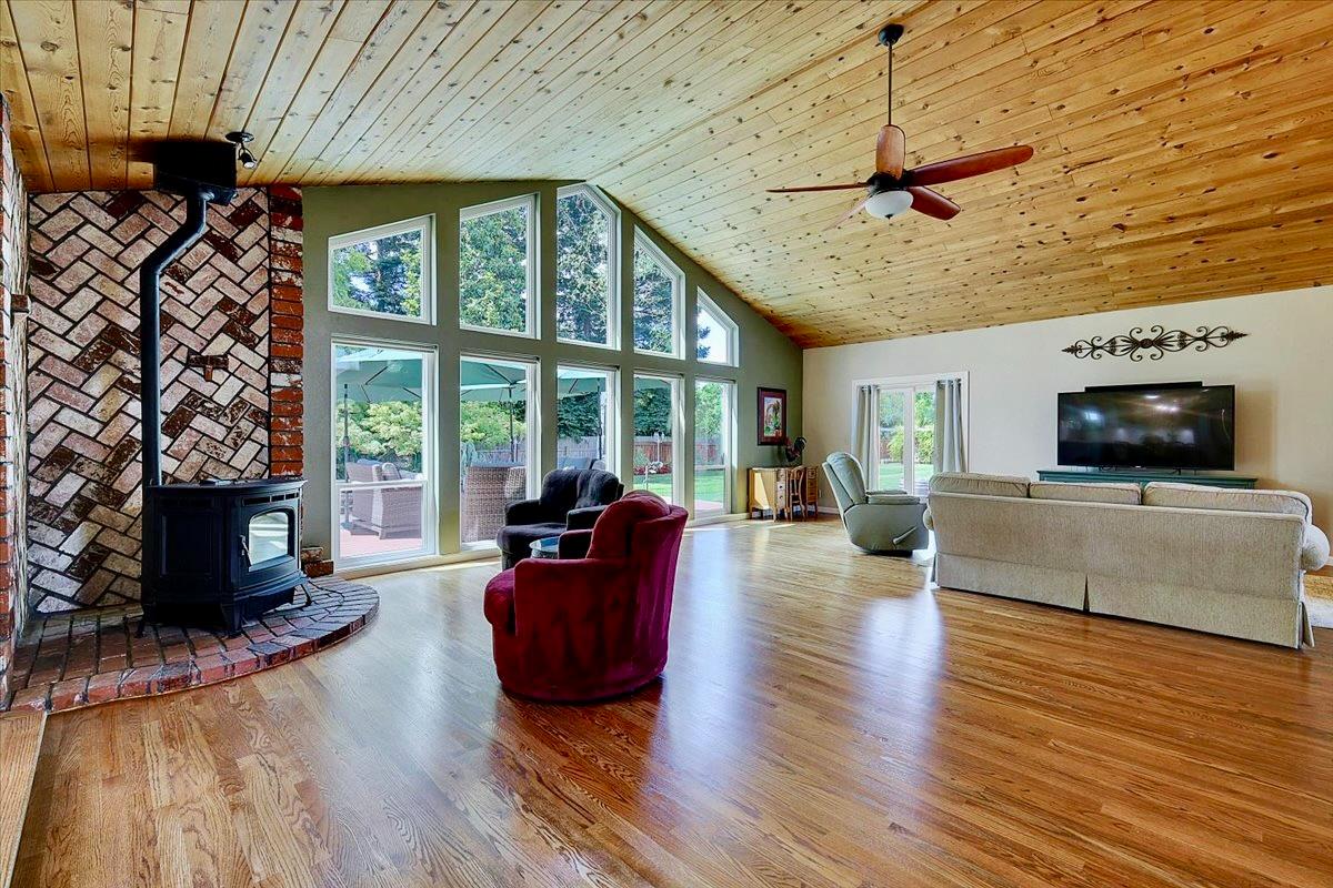 614 Saddleback Drive