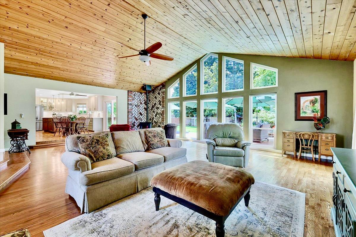 614 Saddleback Drive