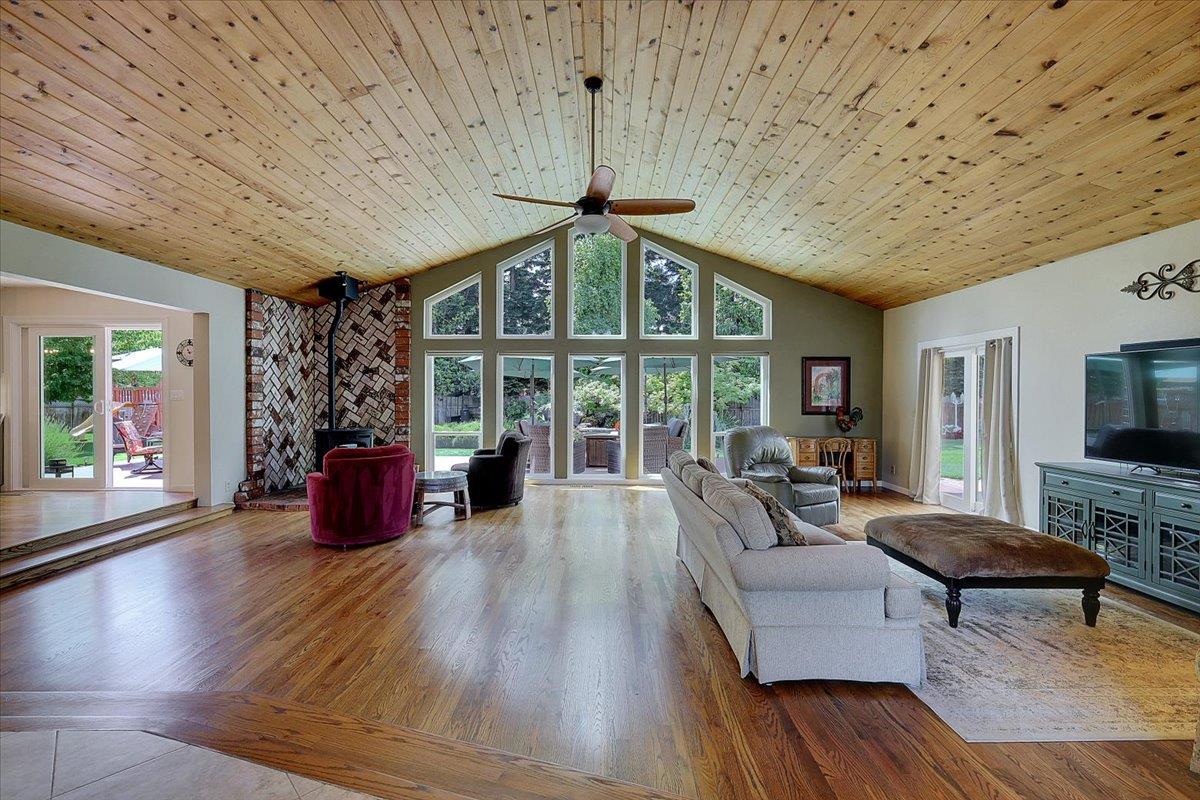 614 Saddleback Drive