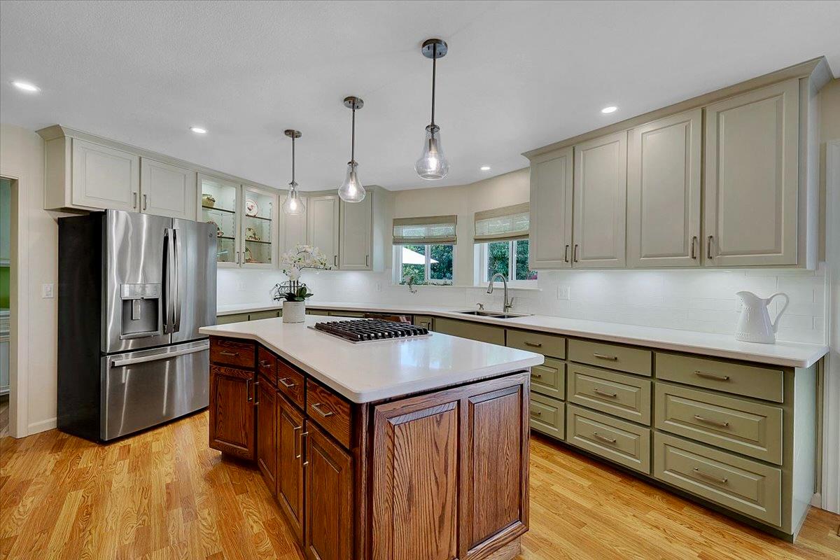 614 Saddleback Drive