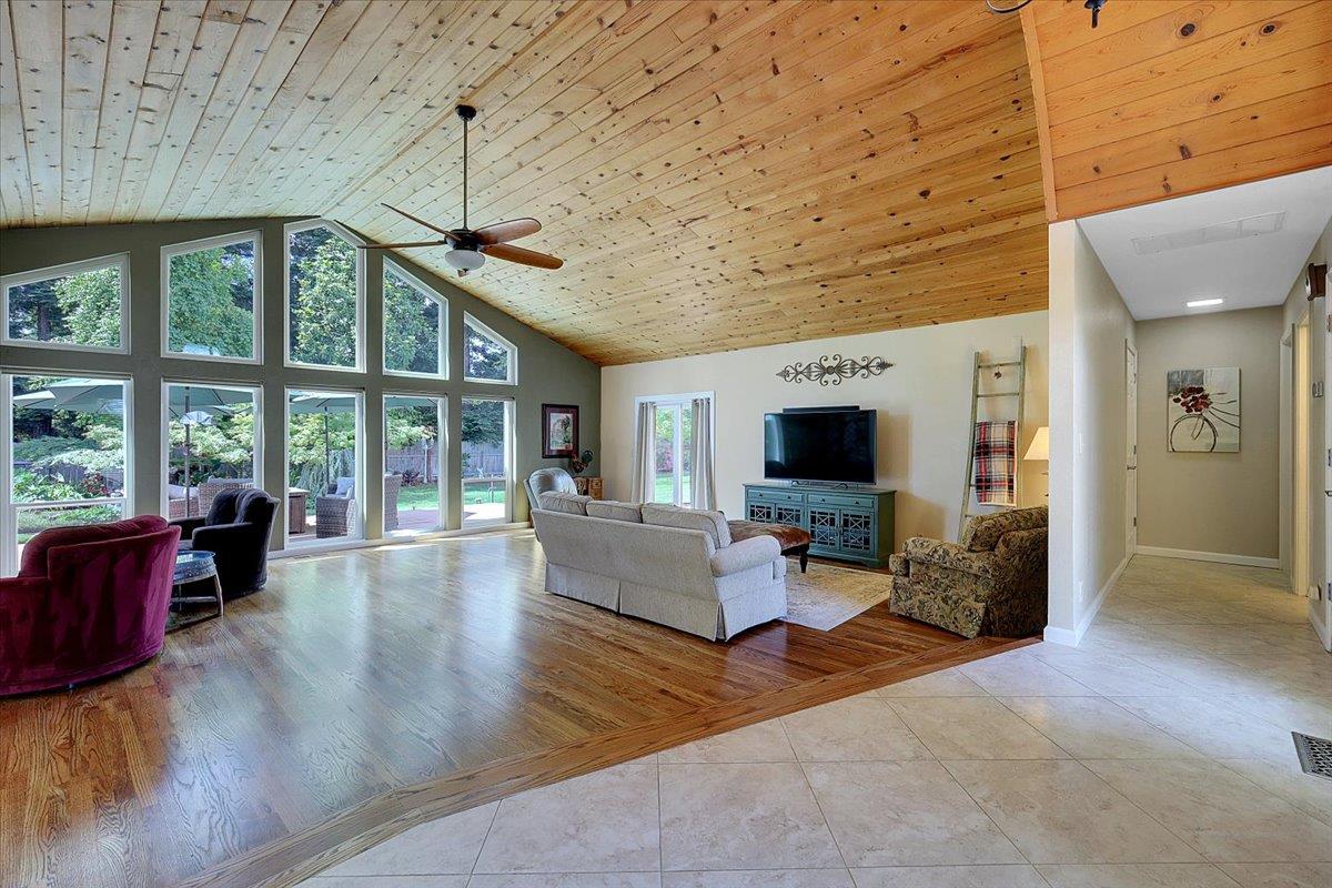 614 Saddleback Drive