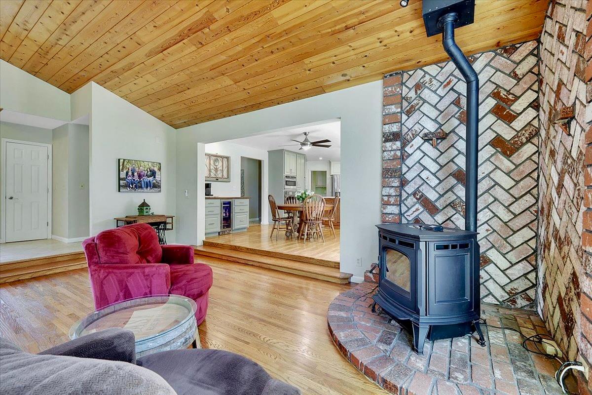 614 Saddleback Drive