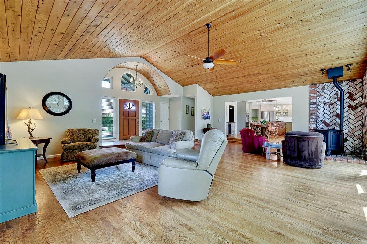 614 Saddleback Drive